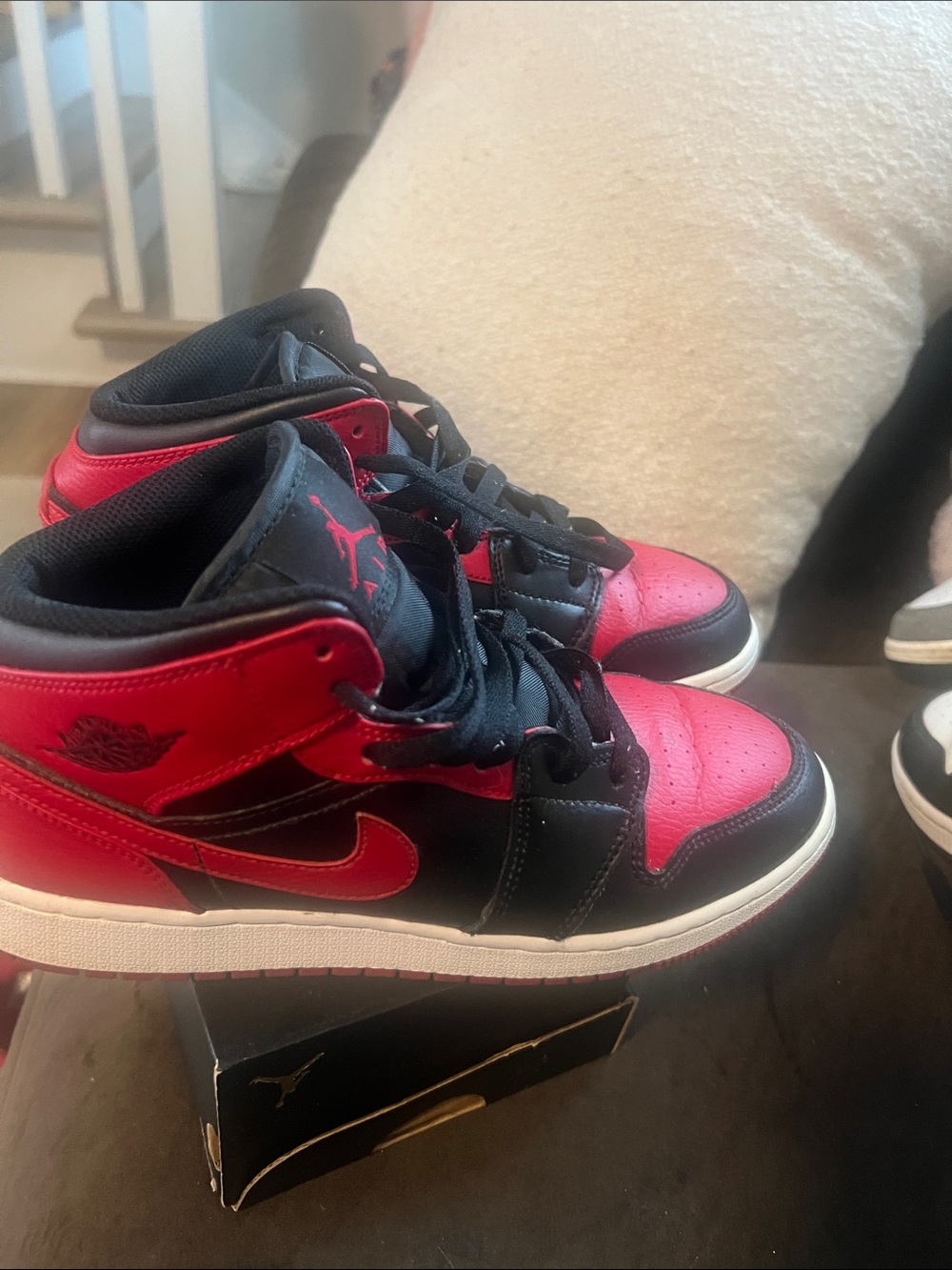 Nike Air Jordan 1 Mid - Black and Red